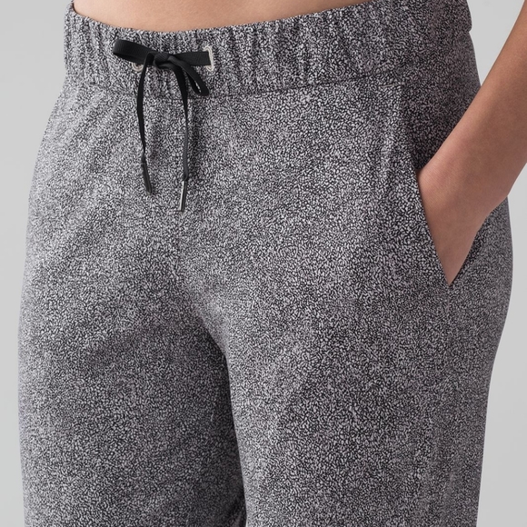 Lululemon On The Fly Pant - Picture 2 of 8